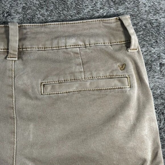 American Eagle AEO Twill Midi Super Stretch Shorts Sz 6 - Picture 7 of 11